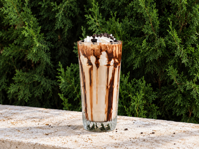 Nocciola Cloud Crunch : latte glacé noisette, chocolat et Oreo